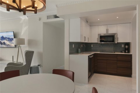 Купить кондоминиум в Майами-Бич, Флорида 2 спальни, 82.68м2, № 2023931 - фото 6