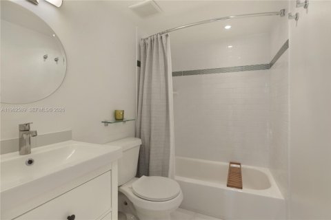 Купить кондоминиум в Майами-Бич, Флорида 2 спальни, 82.68м2, № 2023931 - фото 14