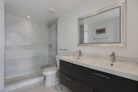 Купить кондоминиум в Майами-Бич, Флорида 2 спальни, 82.68м2, № 2023931 - фото 11