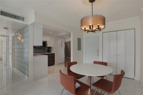 Купить кондоминиум в Майами-Бич, Флорида 2 спальни, 82.68м2, № 2023931 - фото 8