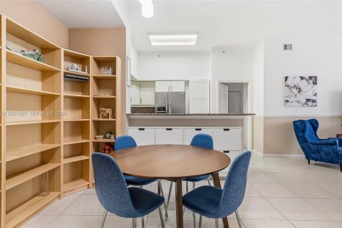 Купить кондоминиум в Халландейл-Бич, Флорида 2 комнаты, 106.84м2, № 2054622 - фото 6