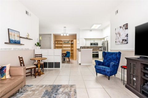 Купить кондоминиум в Халландейл-Бич, Флорида 2 комнаты, 106.84м2, № 2054622 - фото 5