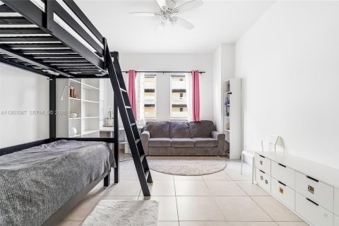 Купить кондоминиум в Халландейл-Бич, Флорида 2 комнаты, 106.84м2, № 2054622 - фото 23