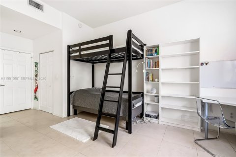 Купить кондоминиум в Халландейл-Бич, Флорида 2 комнаты, 106.84м2, № 2054622 - фото 25