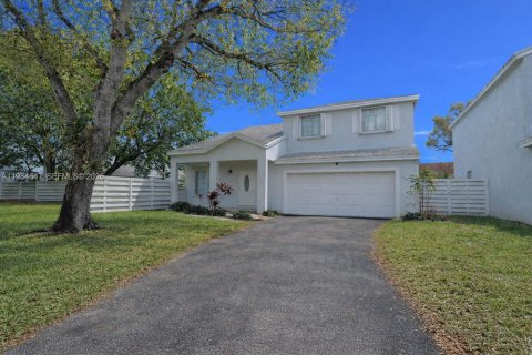 House in Miami, Florida 4 bedrooms, 193.61 sq.m. № 2046806