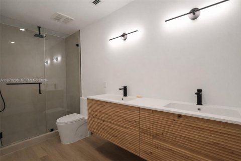 House in Wilton Manors, Florida 3 bedrooms, 138.42 sq.m. № 2042093 - photo 5