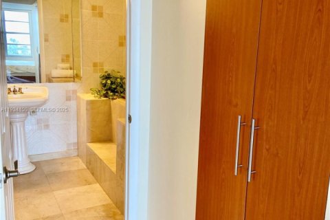 Снять в аренду кондоминиум в Санни-Айлс-Бич, Флорида 2 спальни, 141.68м2, № 1992425 - фото 21