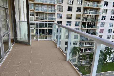 Снять в аренду кондоминиум в Санни-Айлс-Бич, Флорида 2 спальни, 141.68м2, № 1992425 - фото 15