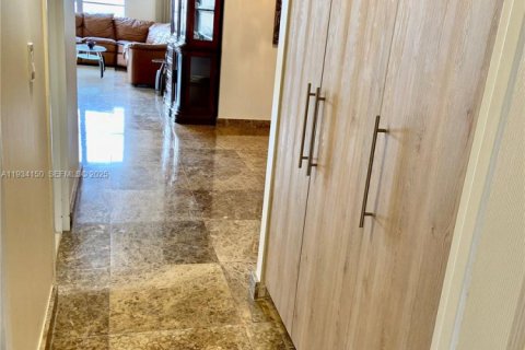 Снять в аренду кондоминиум в Санни-Айлс-Бич, Флорида 2 спальни, 141.68м2, № 1992425 - фото 18