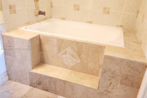 Снять в аренду кондоминиум в Санни-Айлс-Бич, Флорида 2 спальни, 141.68м2, № 1992425 - фото 13