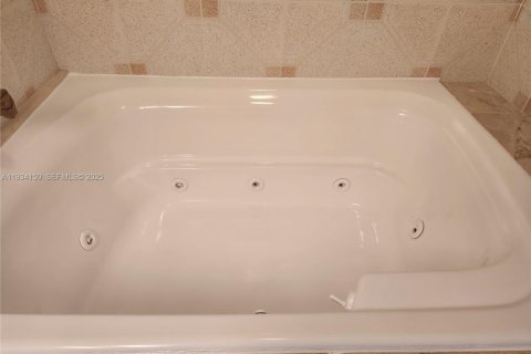 Снять в аренду кондоминиум в Санни-Айлс-Бич, Флорида 2 спальни, 141.68м2, № 1992425 - фото 12