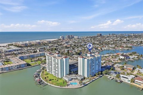Condominio en Saint Pete Beach, Florida, 2 dormitorios № 2206244