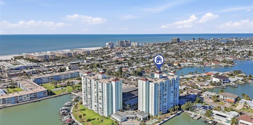 Condominio en Saint Pete Beach, Florida, 2 dormitorios № 2206244