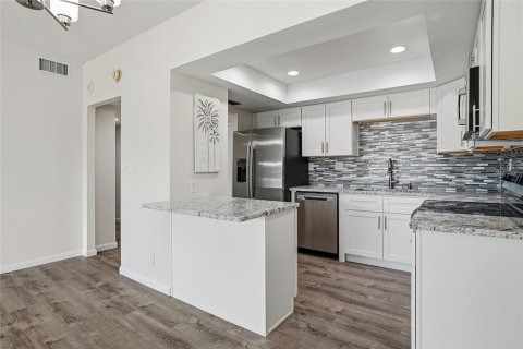 Condominio en venta en Saint Pete Beach, Florida, 2 dormitorios, 105.07 m2 № 2206244 - foto 11