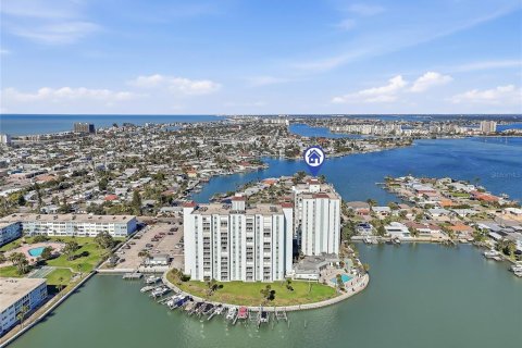 Condominio en venta en Saint Pete Beach, Florida, 2 dormitorios, 105.07 m2 № 2206244 - foto 30