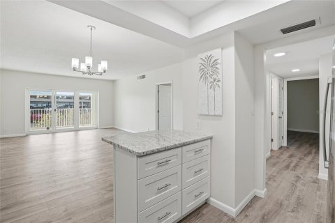 Condominio en venta en Saint Pete Beach, Florida, 2 dormitorios, 105.07 m2 № 2206244 - foto 9