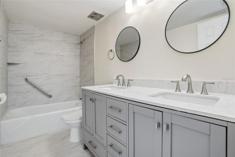 Condominio en venta en Saint Pete Beach, Florida, 2 dormitorios, 105.07 m2 № 2206244 - foto 14