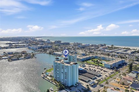 Condominio en venta en Saint Pete Beach, Florida, 2 dormitorios, 105.07 m2 № 2206244 - foto 29