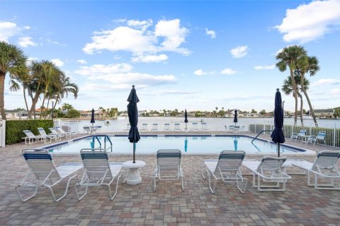 Condominio en venta en Saint Pete Beach, Florida, 2 dormitorios, 105.07 m2 № 2206244 - foto 27
