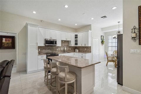 House in Orlando, Florida 4 bedrooms, 227.33 sq.m. № 1741179 - photo 10