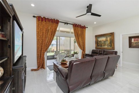 House in Orlando, Florida 4 bedrooms, 227.33 sq.m. № 1741179 - photo 9