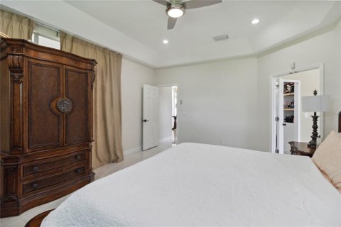 House in Orlando, Florida 4 bedrooms, 227.33 sq.m. № 1741179 - photo 15