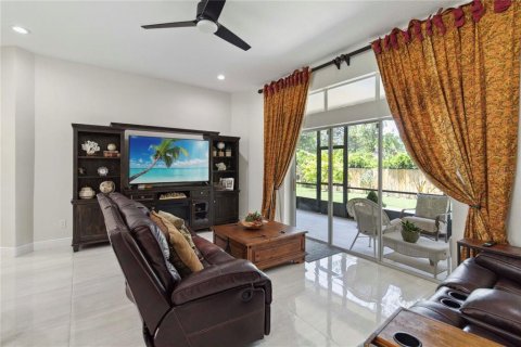 House in Orlando, Florida 4 bedrooms, 227.33 sq.m. № 1741179 - photo 8