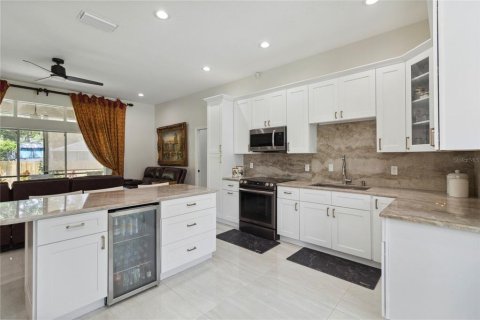 House in Orlando, Florida 4 bedrooms, 227.33 sq.m. № 1741179 - photo 12