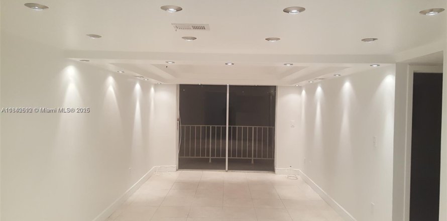 Condo à North Miami, Floride, 1 chambre  № 1834235