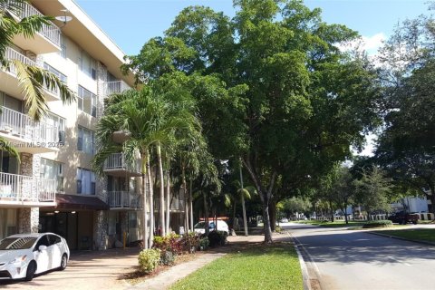 Copropriété à vendre à North Miami, Floride: 1 chambre, 62.52 m2 № 1834235 - photo 12