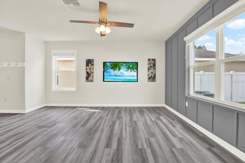 House in Valrico, Florida 4 bedrooms, 187.85 sq.m. № 1903454 - photo 9