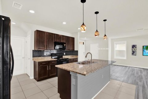 House in Valrico, Florida 4 bedrooms, 187.85 sq.m. № 1903454 - photo 18