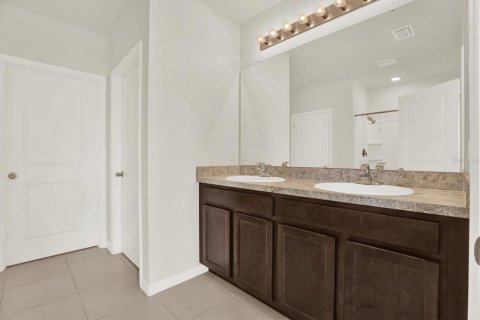House in Valrico, Florida 4 bedrooms, 187.85 sq.m. № 1903454 - photo 28