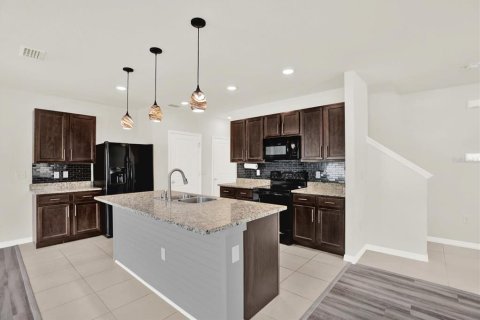 House in Valrico, Florida 4 bedrooms, 187.85 sq.m. № 1903454 - photo 17