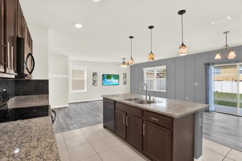 House in Valrico, Florida 4 bedrooms, 187.85 sq.m. № 1903454 - photo 20