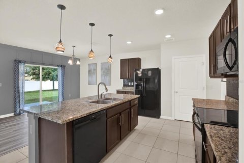 House in Valrico, Florida 4 bedrooms, 187.85 sq.m. № 1903454 - photo 21