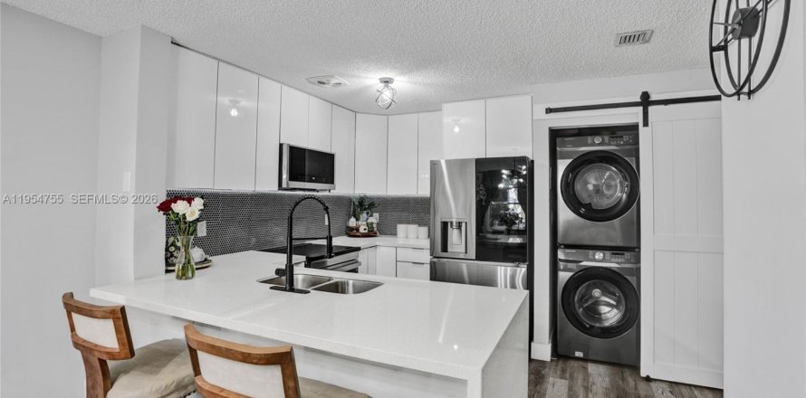 Casa en Miramar, Florida 2 dormitorios, 107.12 m2 № 2009264