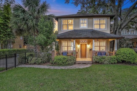 House in Orlando, Florida 4 bedrooms, 211.26 sq.m. № 2226157