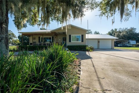 House in Lake Wales, Florida 3 bedrooms, 157.19 sq.m. № 2359412