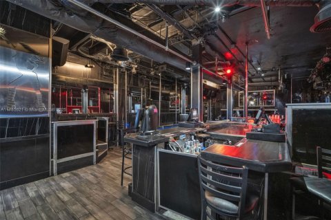 Купить коммерческую недвижимость в Майами, Флорида № 1985184 - фото 17