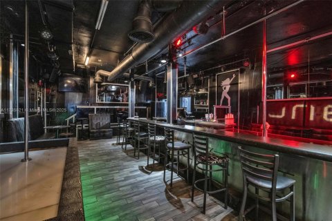 Купить коммерческую недвижимость в Майами, Флорида № 1985184 - фото 15