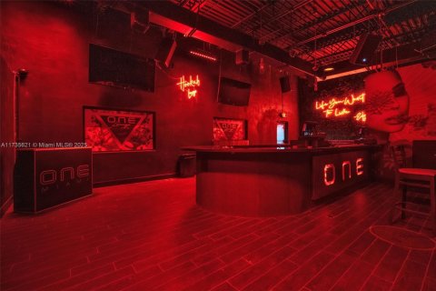 Купить коммерческую недвижимость в Майами, Флорида № 1985184 - фото 8