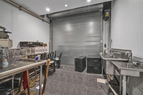 Купить коммерческую недвижимость в Майами, Флорида № 1985184 - фото 7