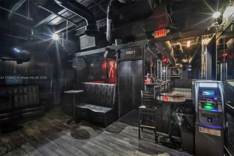 Купить коммерческую недвижимость в Майами, Флорида № 1985184 - фото 16