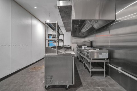 Купить коммерческую недвижимость в Майами, Флорида № 1985184 - фото 5
