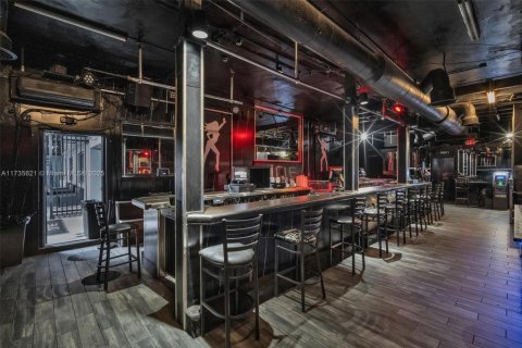Купить коммерческую недвижимость в Майами, Флорида № 1985184 - фото 13