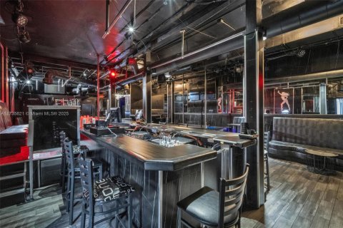 Купить коммерческую недвижимость в Майами, Флорида № 1985184 - фото 11