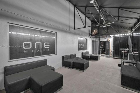 Купить коммерческую недвижимость в Майами, Флорида № 1985184 - фото 9