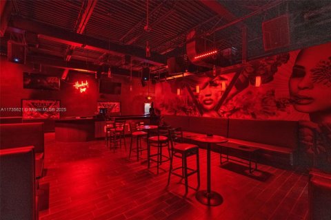 Купить коммерческую недвижимость в Майами, Флорида № 1985184 - фото 28