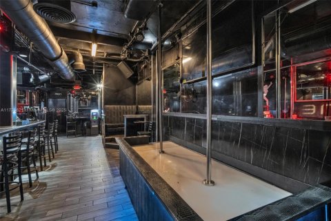 Купить коммерческую недвижимость в Майами, Флорида № 1985184 - фото 14